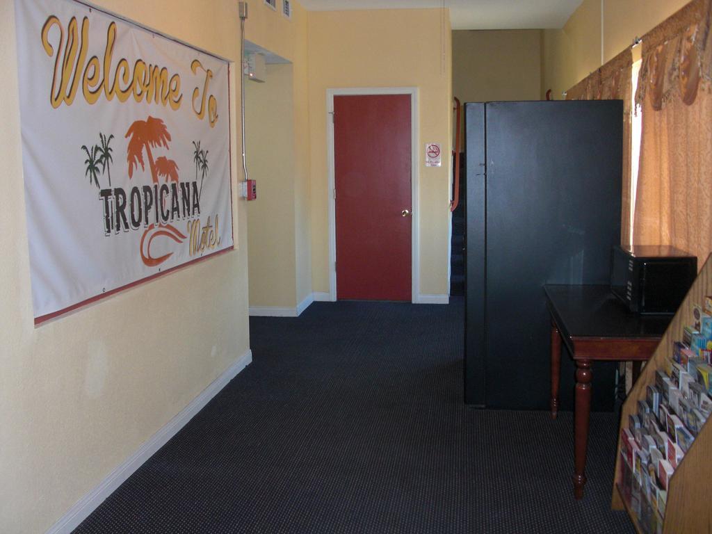 كومبتون Tropicana Motel المظهر الخارجي الصورة